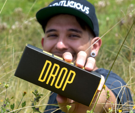 Djentlicious con la caja de Dropstrap